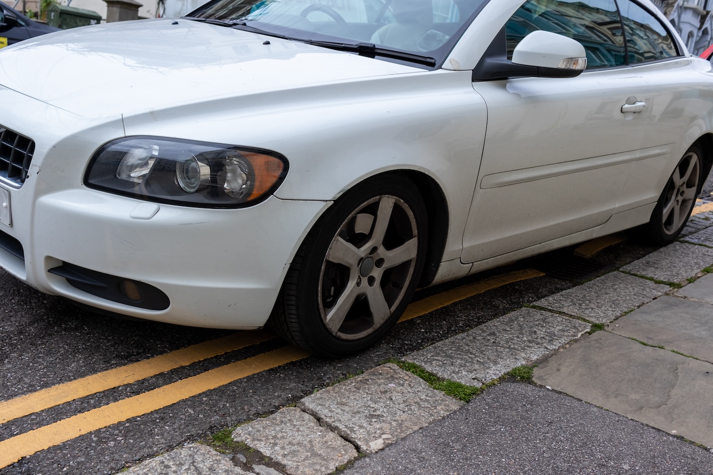 Car ignoring parking regulations